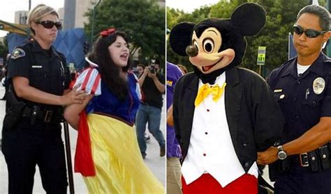 50 not so disney moments caught on camera at theme park funniest photos ever funny photos