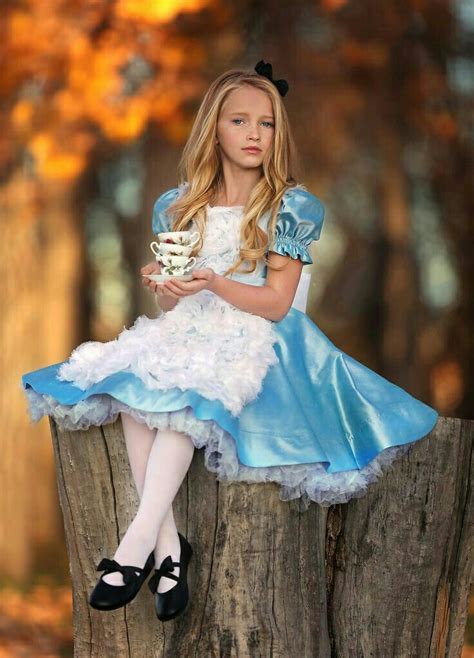 Pin By Nicole 🍀 M 🇮🇹🇩🇪 On Tell Me A Story Alice In Wonderland Photography Alice In Wonderland