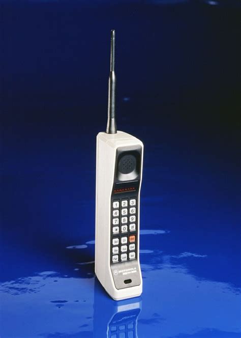 Motorola Dynatac 8000x The First Handheld Cellphone On March 13 1984