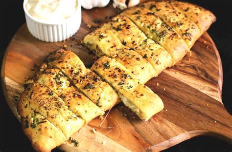 Yummy Stuffed Cheesy Garlic Bread Recipe Yummy Food Recipes