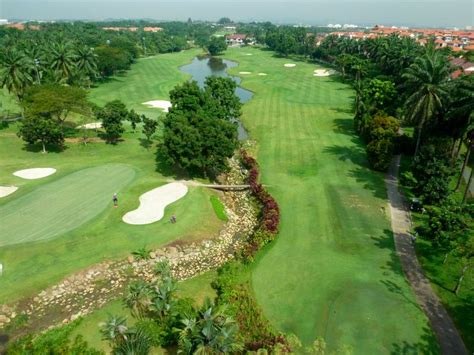Unlike most sites in malaysia earmarked for integrated golf and residential development, the kota permai site did not require significant earthworks. Kota Permai GCC - Hole 15 Par 4 | Golf holidays, Resort ...