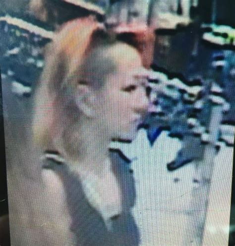 Police Looking For Alleged Shoplifters After Mens Clothing Stolen Barrie News