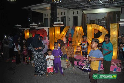 Kupon undian is on facebook. Indahnya Warna-warni Cahaya Lampion di Dukuh Winong pada Malam Nisfu Sya'ban | Beta News