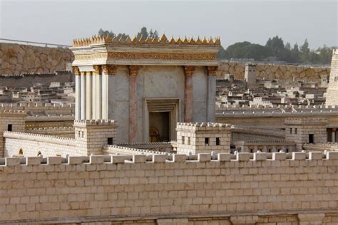 בחוץ לארץ, בשנים שבהן יום טוב שני של שבועות חל בשבת קוראים את פרשת בלק ביחד עם פרשת חוקת. מתן תורה - היה על 'הר סיני' או על 'הר הבית'?