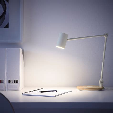 RIGGAD Led-bureaulamp m draadloos opladen, wit - IKEA