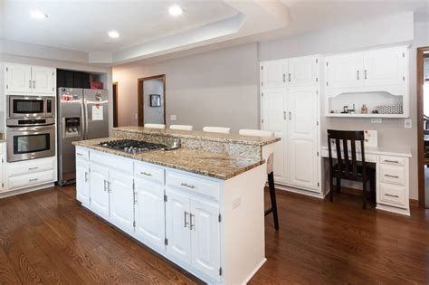 Offering cabinets wholesale and installation. Refinish Oak Kitchen Cabinets in Naperville, Illinois ...