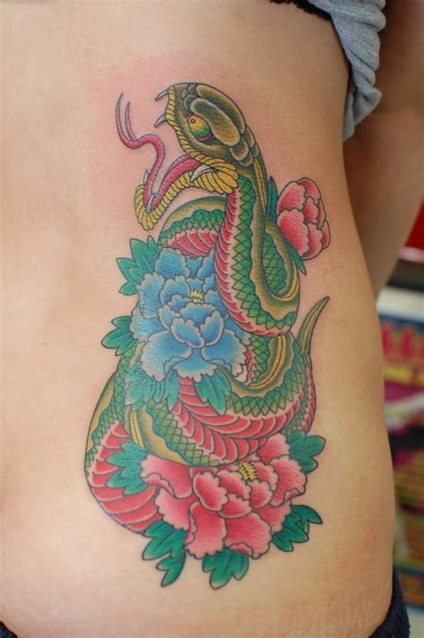 蛇 牡丹のタトゥー刺青 和彫り 女性 nine state design 大阪 日本橋 タトゥースタジオ osaka tattoo 刺青 和彫り タトゥー
