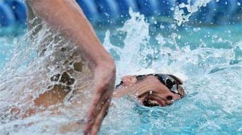 Phelps Battles To Win M Freestyle In Santa Clara