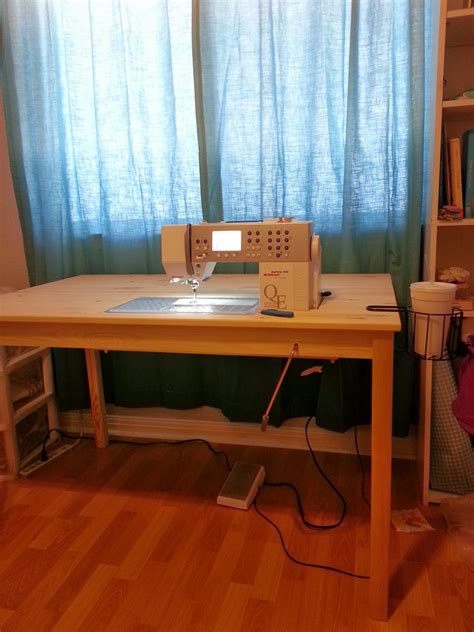 Amy used a dining table to make a great sewing table that's perfect for quilting! Sew E.T.: DIY Ikea Sewing Table Hack