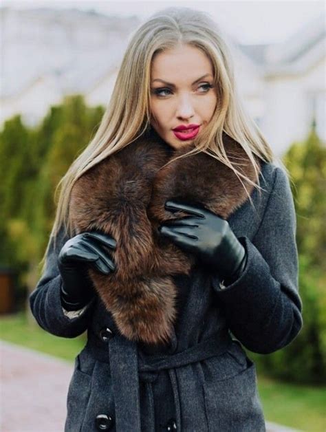 Pin By Emanuele Perotti On Beauties In Fur Insta Fashion Leather Mistress Beautiful Women Faces