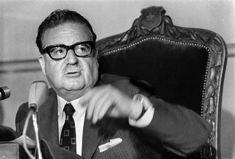 Cuenta oficial salvador allende u.d. Salvador Allende: La mort de Salvador Allende au microscope