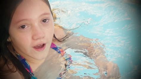 Desafio Da Piscina Ft Laura Produção E Carol Youtube