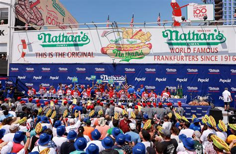 Joey Chestnut Eats 62 Hot Dogs For 16th Nathans Hot Dog Eating Contest