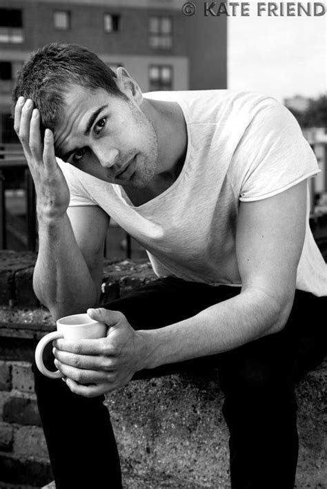Theo James Tall Dark And Handsome A Great Reason To See Divergent Theo James Shirtless