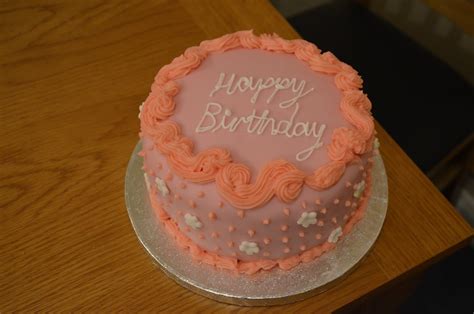 The simple birthday cake can become your consideration when thinking of about birthday cake. Cake Guru: Simple Pink Birthday Cake
