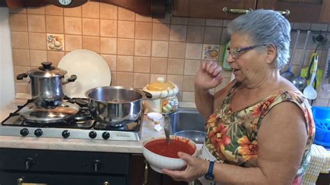 Ne dimostrano la presenza e l'attività umana le numerose pietre scheggiate (armi e utensili), i resti di animali di specie estinte (leone cavernicolo, orso delle caverne, buoi e cavalli primigeni), i resti di animali di specie. I pezzetti di cavallo al sugo per la festa di San Rocco a ...