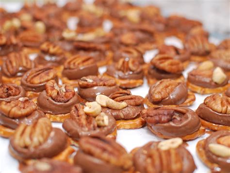 See more ideas about dessert recipes, delicious desserts, desserts. Hershey's ROLO Mini Pretzel Treats