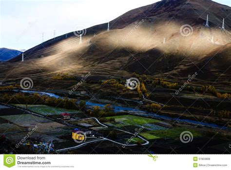 The Fall Of The Tibetan Plateau Stock Photo Image Of Looking India
