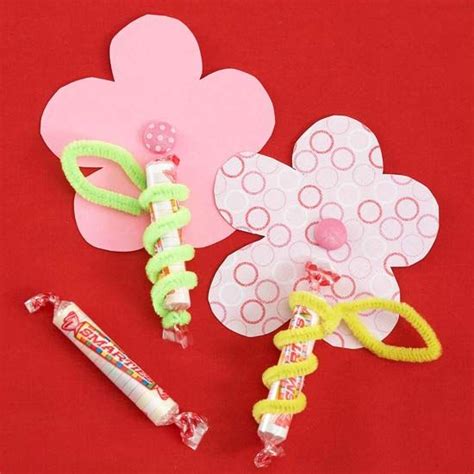 paper flowers with candy make a fun paper flower with a roll of tart mini candies wrapped with