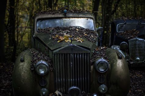 3840x2560 Abandoned Antique Broken Car Classic Headlights Rust