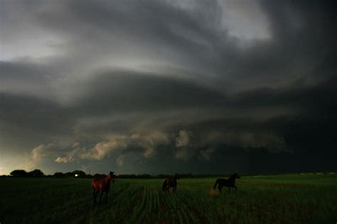 Amazing Storm Photos By Nick Moir 33 Pics