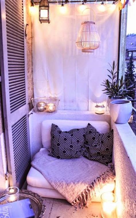 16 Cozy Outdoor Reading Nooks Bookglow