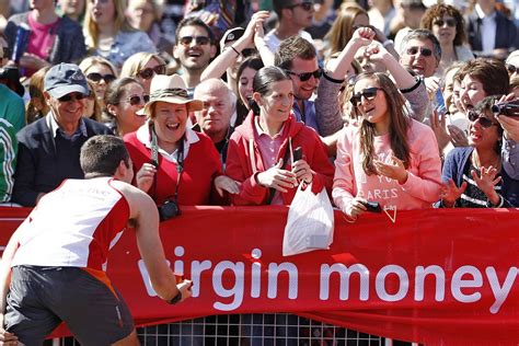 London Marathon Runner Proposes To His Girlfriend 200 Metres From