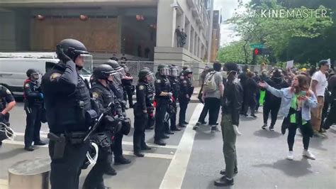 Us Police Kneel With Demonstrators Youtube