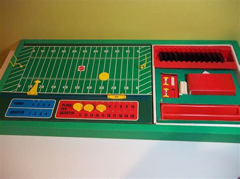 Vintage 1971 Mattel Talking Football Game Board 100 Complete Discs