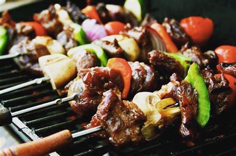 Place a cube of lamb on a skewer, followed by the peppers and onions. Lamb Shish Kabobs | Goodtaste with Tanji