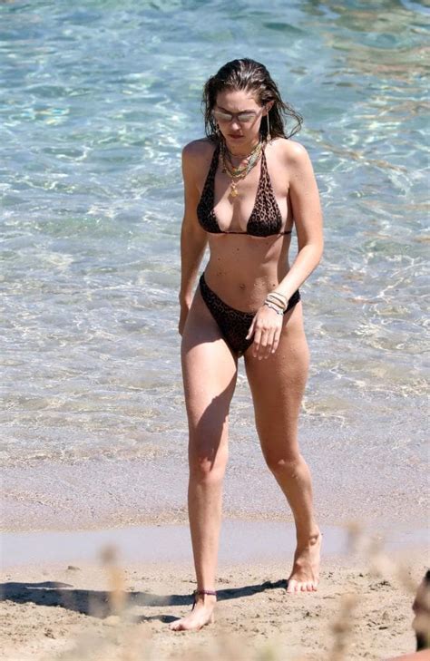 Bella Gigi Hadid Heat Up Greece In Revealing Bikinis My Xxx Hot Girl
