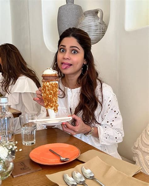 bollywood buzz on twitter quirky girl alert ft shamitashetty