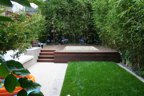 20 Relaxing Backyard Designs With Hot Tubs
