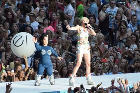 Vidéo Miley Cyrus Sur Scène à Wembley Lors Du Capital Fm Summertime