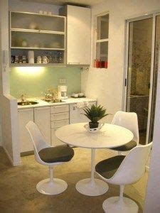 En espacios pequeños es recomendable hacer los muebles cocina a medida. Decoracion de Monoambiente - Casa Web