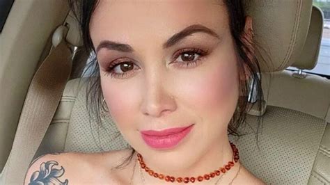 90 Day Fiance Paola Mayfield Flaunts Toned Abs In Sheer Crop Top As