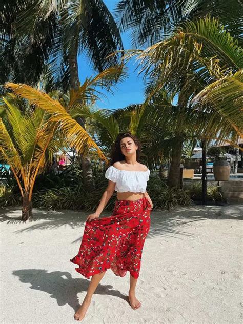 Avneet Kaur Sets Internet Ablaze With Her Stunning Pictures From Dubai Vacation Photogallery
