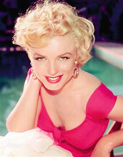 Vintage Everyday Rare Color Photos Of Smiling Marilyn Monroe That