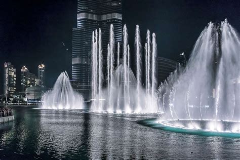Dubai Fountain In Dubai Vae Vereinigte Arabische Emirate Franks