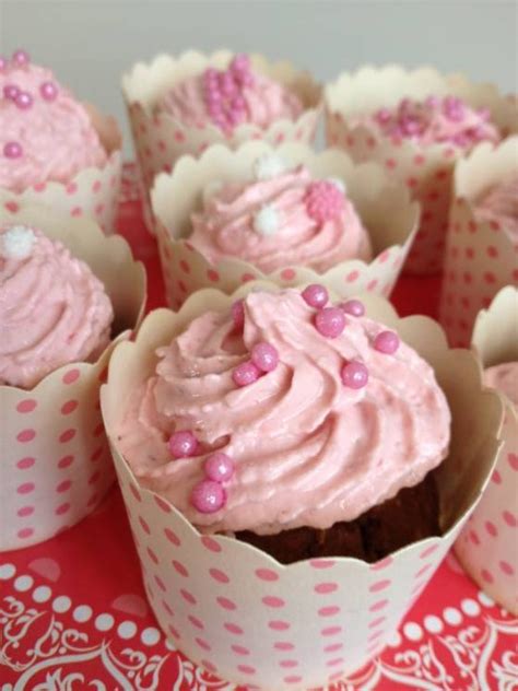 Healthy Chocolate Cupcakes With Indulgent Strawberry Frosting Lose
