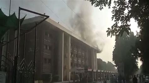 Fire Erupts At Lahores Children Hospital Abb Takk News