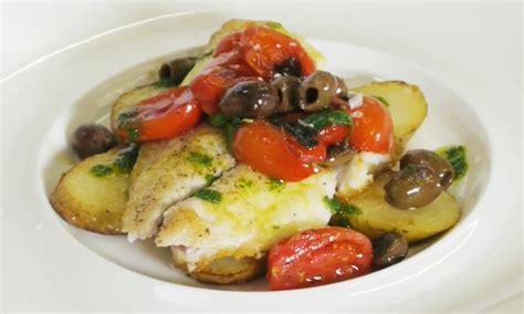 Calorie, tabelle nutrizionali e proprietà dietetiche dell'alimento. B. Filetto di Orata alla Mediterranea Servito con Patate ...