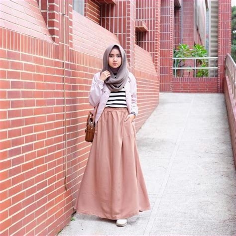 Inspirasi Batik Modern Hijab Selebgram Coklat Muda Kekinian Hijabers Krem Jaket Padu Padan