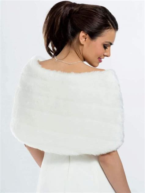Bb22 High Quality Faux Fur Bridal Cape With A Pretty Satin Bow In