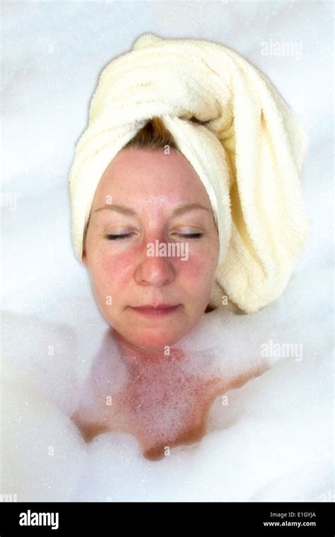 Woman In A Bubble Bath Hi Res Stock Photography And Images Alamy