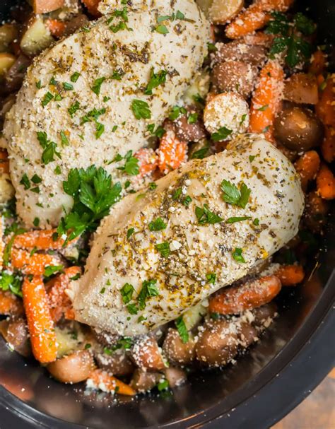 Filled with chicken, bacon and potato, it's delicious and hearty enough to satisfy everyone in your crew. Crockpot Chicken and Potatoes with Carrots