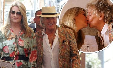 Sir Rod Stewart Shares A Smooch With Wife Penny Lancaster In Italy Daily Mail Online