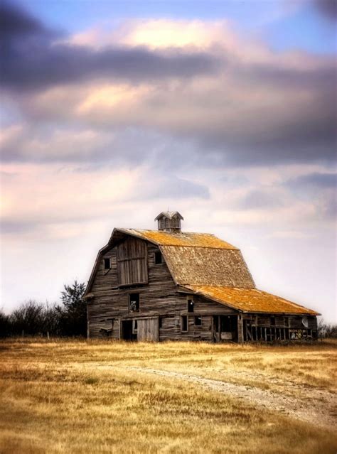 Country Barns Old Barns Country Living Wooden Barn Rustic Barn