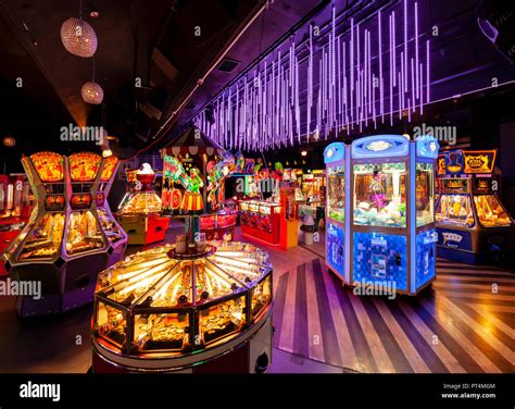 Amusement Arcade Eastbourne Pier Stock Photo Alamy