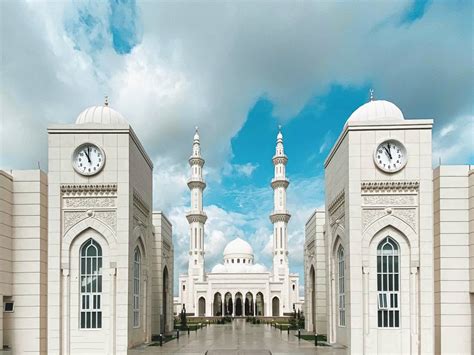 Binaan bangunan ini juga agak simbolik dengan sembilan buah tiang, sembilan anjung tambahan, dan sembilan ruang yang mencerminkan sembilan daerah pentadbiran yang. Indahnya! Masjid Sri Sendayan, Negeri Sembilan Macam Taj ...